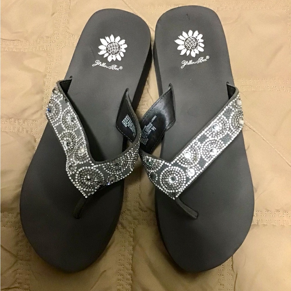 Yellow Box 9.5 Gray Bling Flip Flops